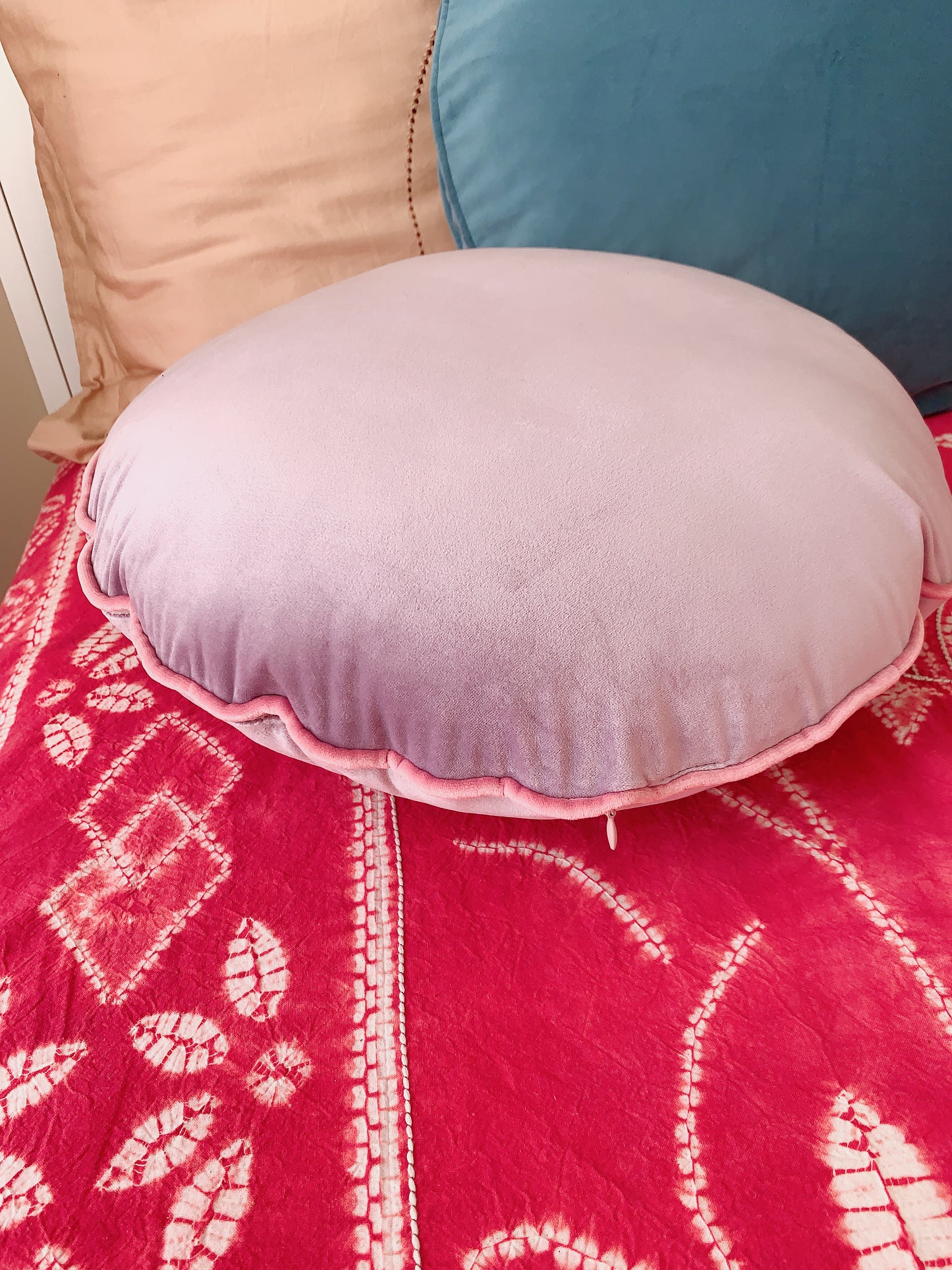 Lilac Purple Luxury Velvet Cushion Cover, 18” Round Pillow Cover, Decorative Throw Pillow Lavender Scatter Cushion Cover