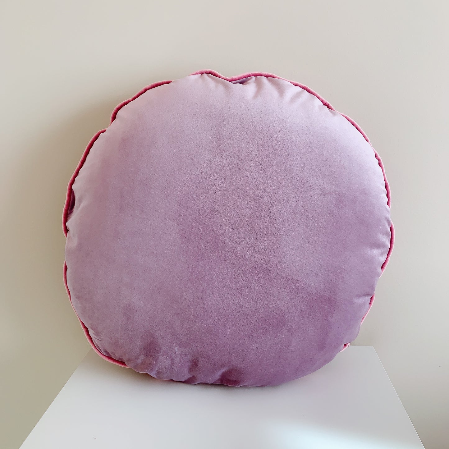 Lilac Purple Luxury Velvet Cushion Cover, 18” Round Pillow Cover, Decorative Throw Pillow Lavender Scatter Cushion Cover