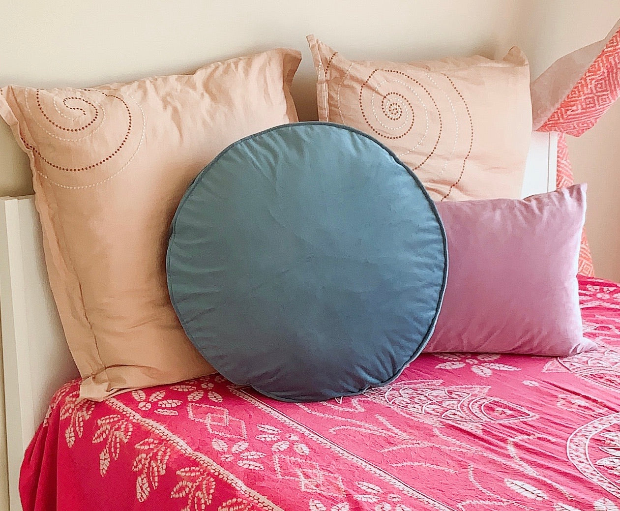 Ice Blue Luxury Velvet Cushion Cover, 20” Round Pillow Cover, Decorative Throw Pillow Pale Blue Scatter Cushion