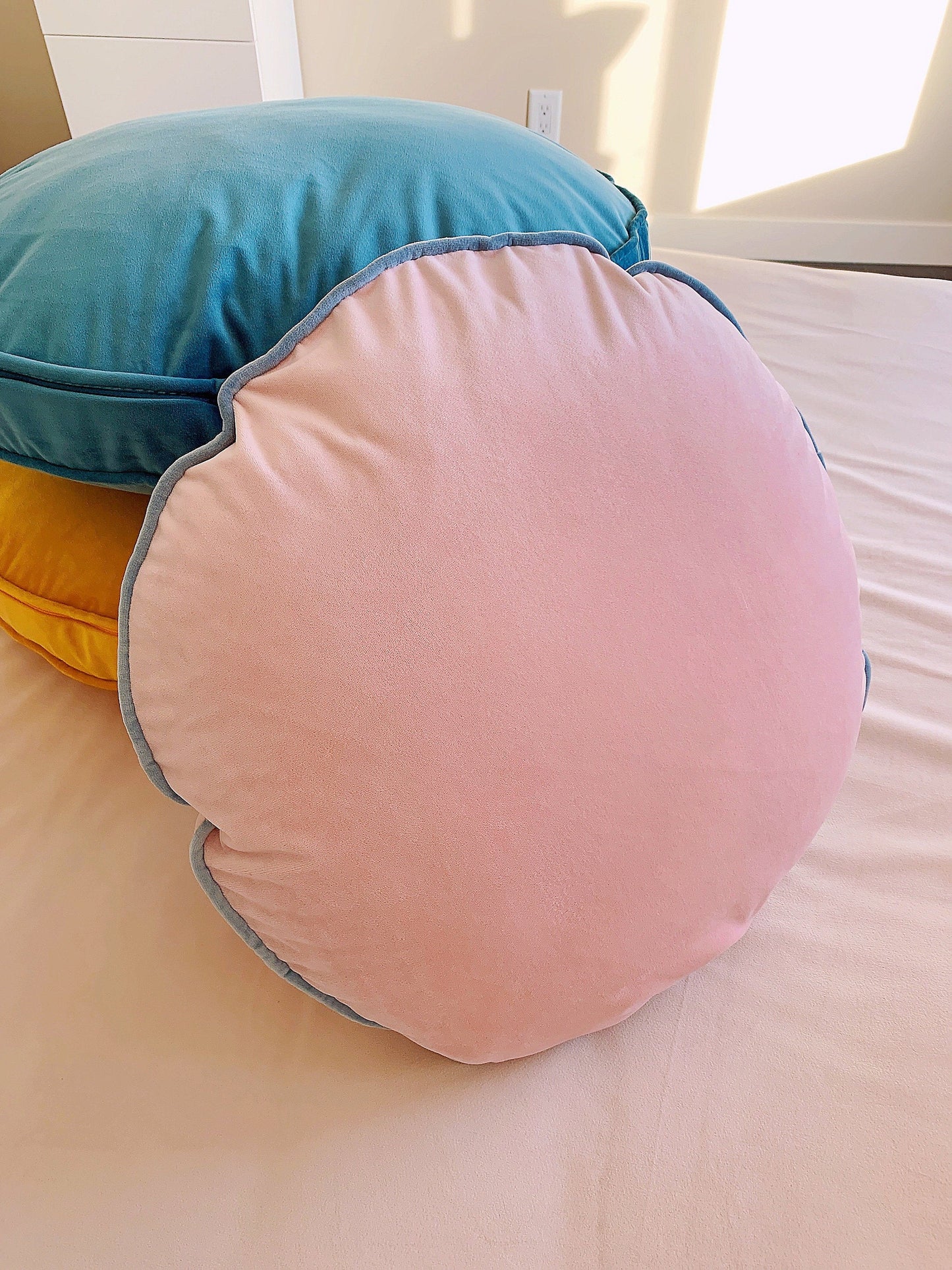 Light Pink Round Cushion Cover, Luxury Velvet Throw Pillow