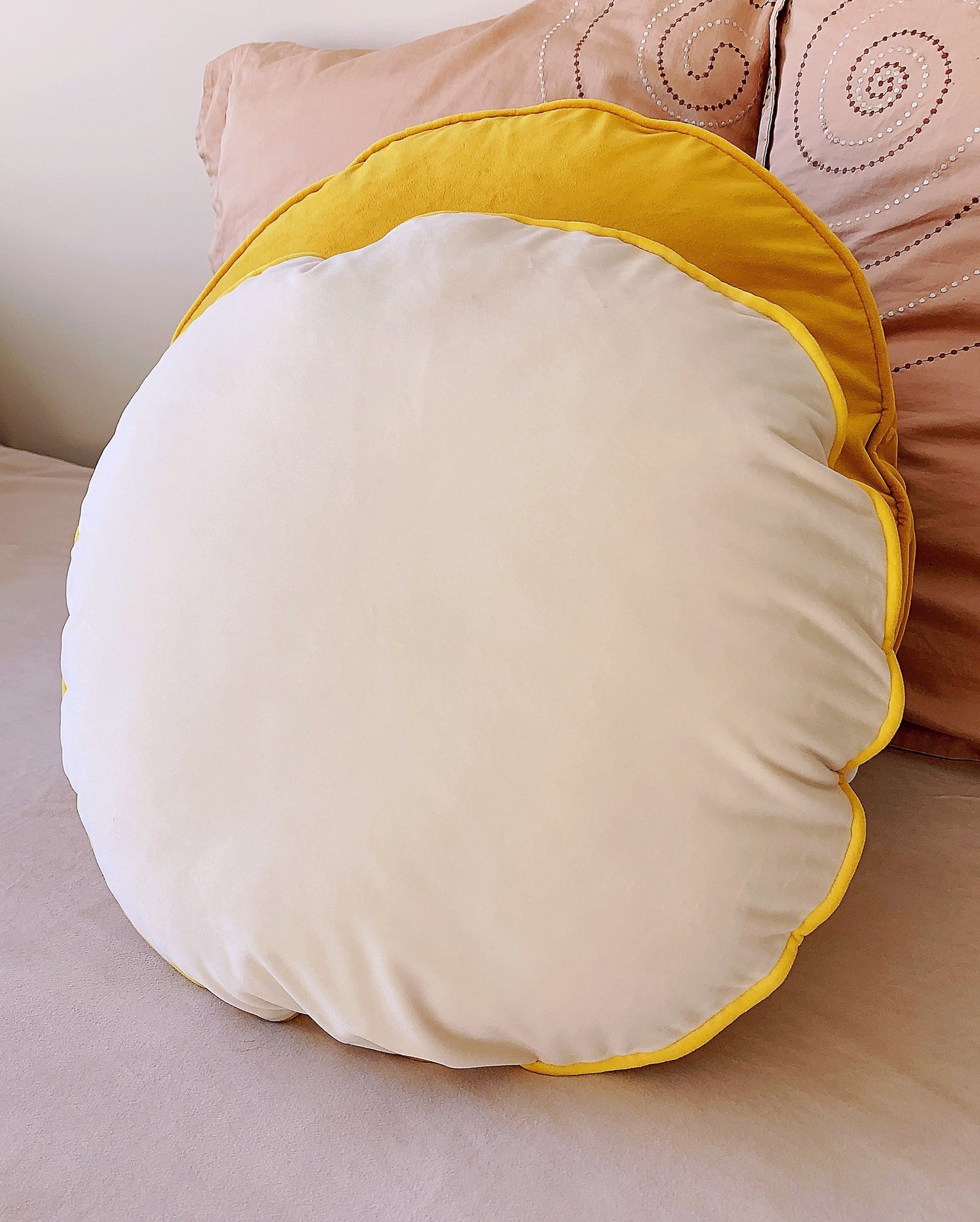 White Velvet Luxury Round Cushion Cover, Scatter Pillow Couch Cushion