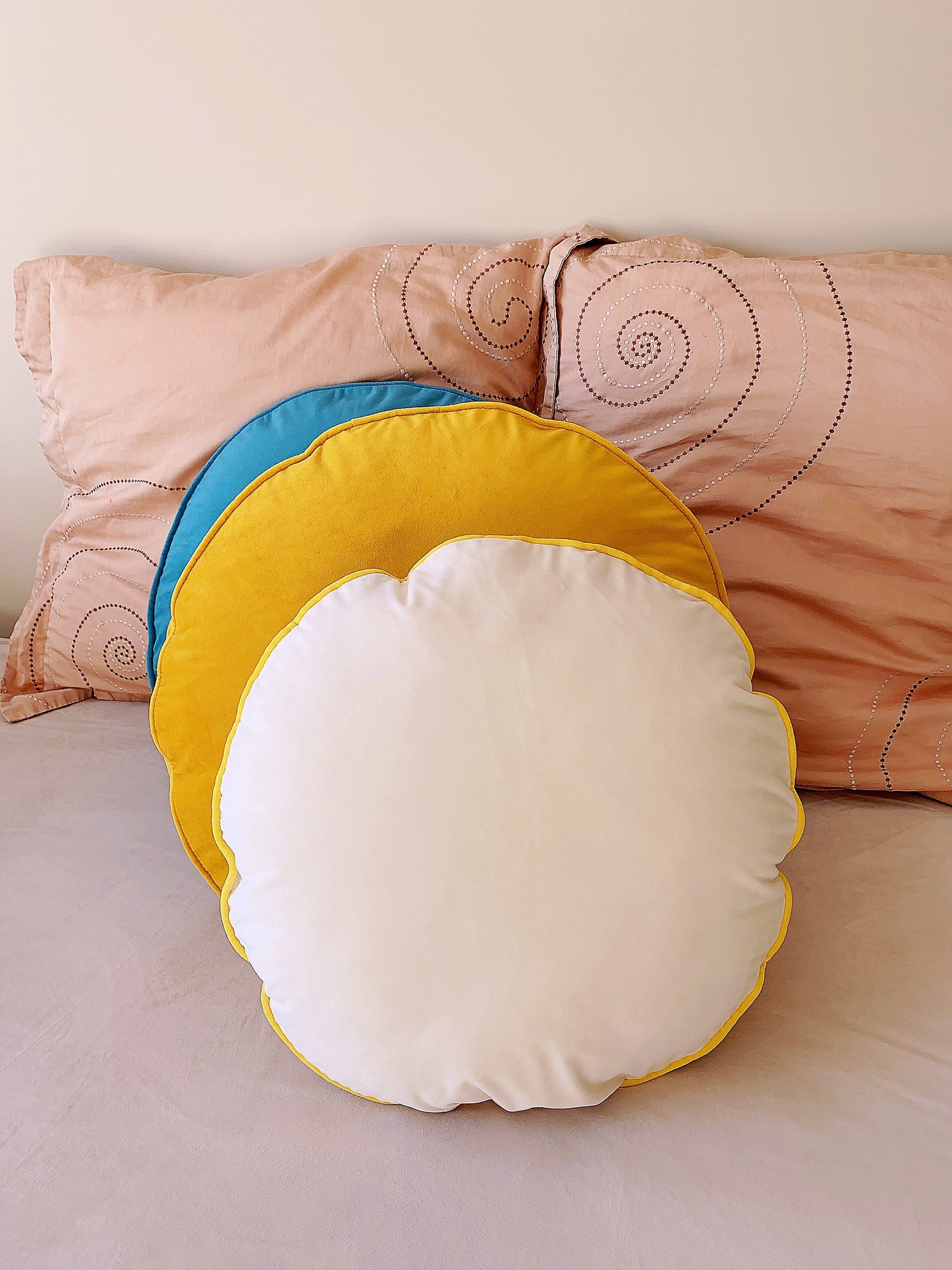 White Velvet Luxury Round Cushion Cover, Scatter Pillow Couch Cushion