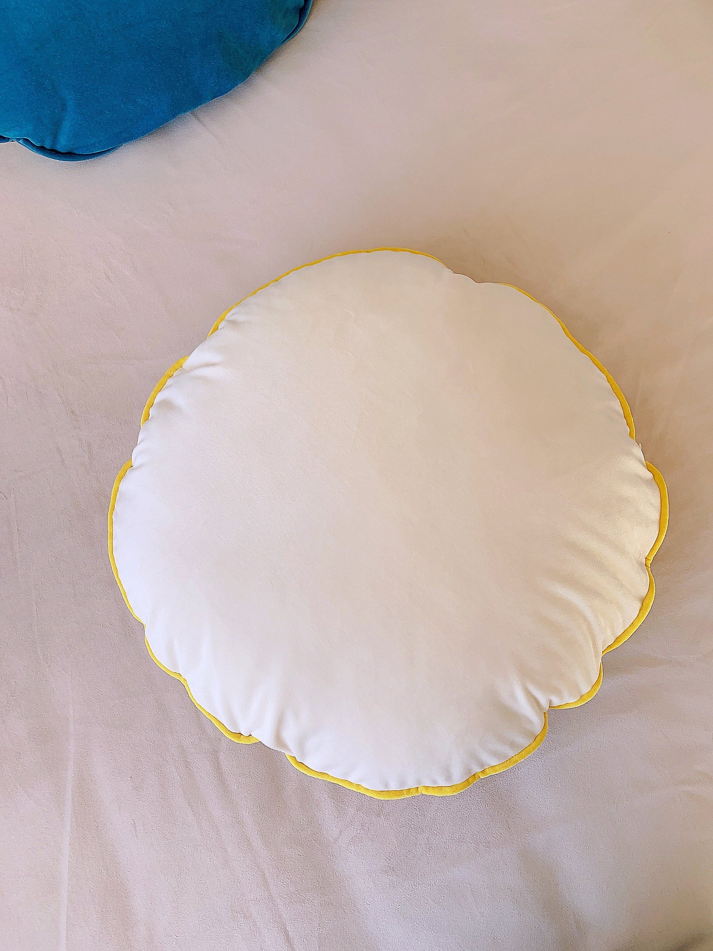 White Velvet Luxury Round Cushion Cover, Scatter Pillow Couch Cushion