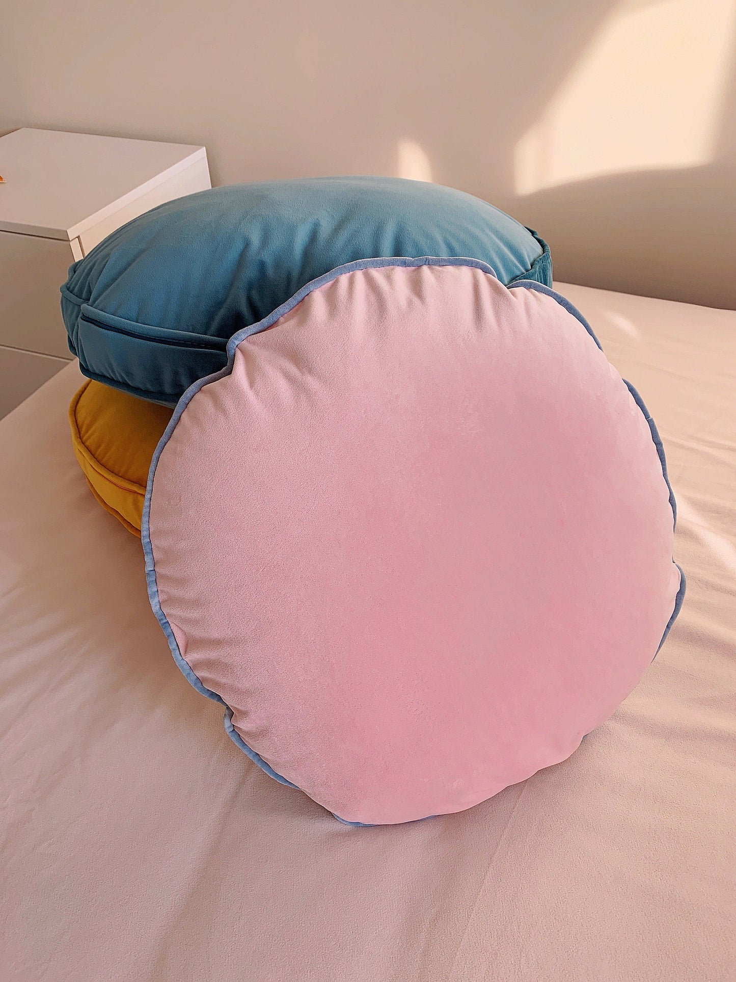 Light Pink Round Cushion Cover, Luxury Velvet Throw Pillow