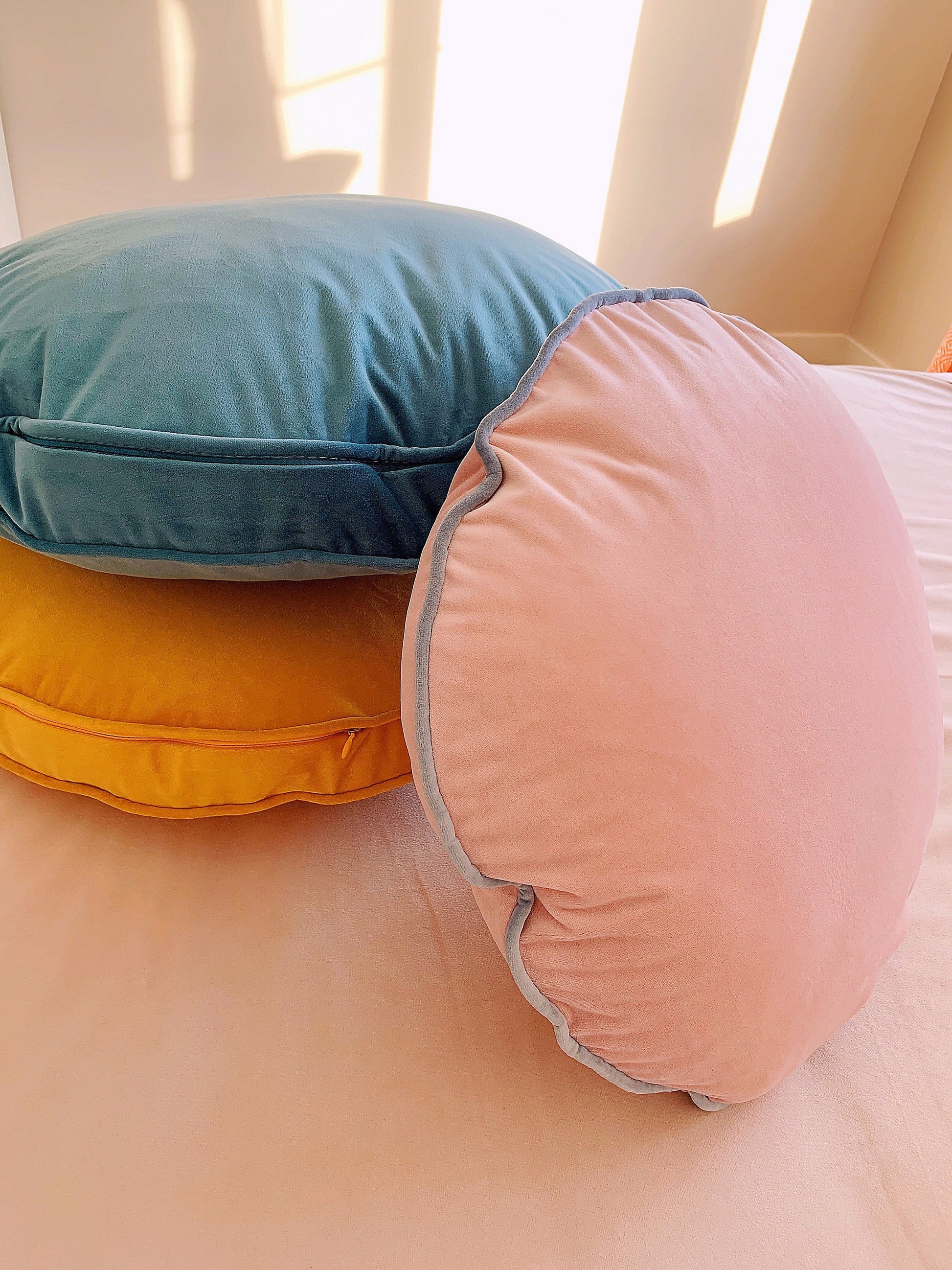 Light Pink Round Cushion Cover, Luxury Velvet Throw Pillow