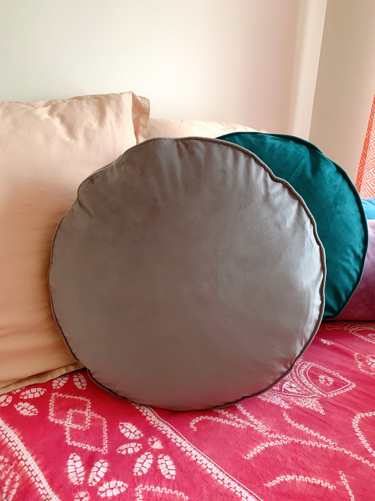 Silver Grey Luxury Velvet Cushion Cover, 20” Round Pillow Cover, Decorative Throw Pillow Scatter Cushion